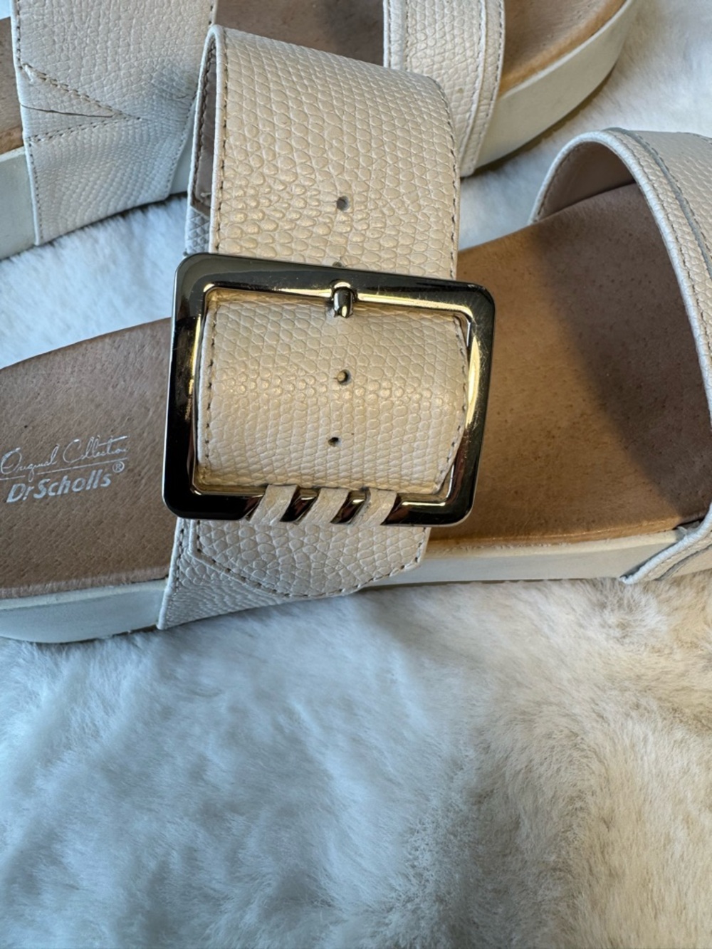 Dr. Scholl’s Original Collection Frill White with  Silver Buckle Sandals Size 6 - Picture 9 of 10